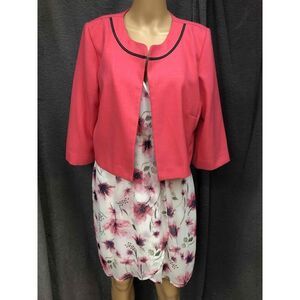 Studio I Coral short 3/4 sleeve jacket With  Round Neckline Womens Size 12